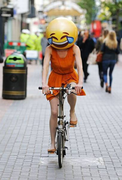 cool pics - emoji bike helmet
