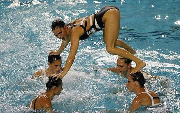 27 Synchronized Swimming Funny Freeze Frames!