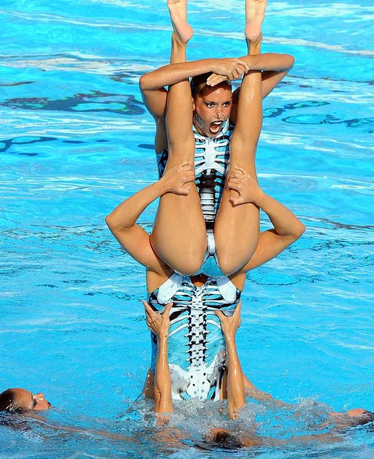 27 Synchronized Swimming Funny Freeze Frames!