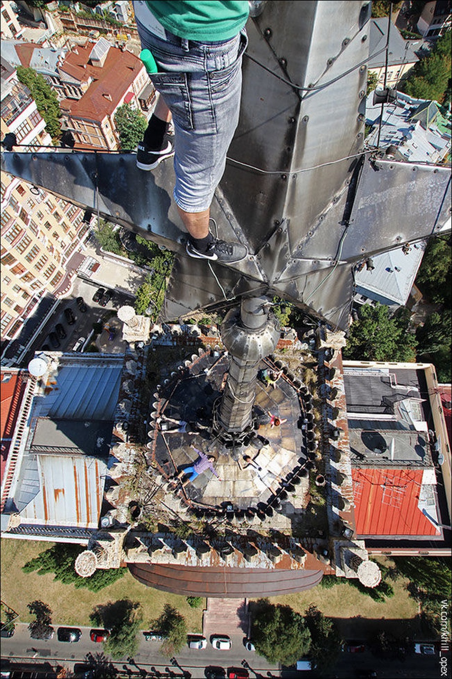 top view kirill oreshkin feet