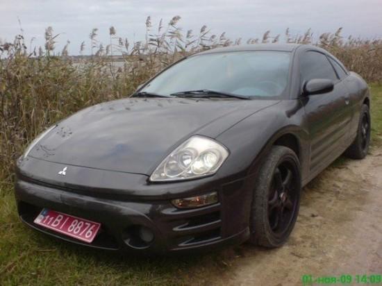 A 30-year-old guy from the Ukraine decided that his Mitsubishi Eclipse just wasn’t cutting it and decided to step up his game. He spent a whole two years on this build and it shows. This thing is awesome and I can’t imagine the patience it took to create. Take a look at this dramatic transformation from a cheap daily driver’s car into a rich celebrities ride! This Mitsubishi turned Lamborghini does not disappoint.