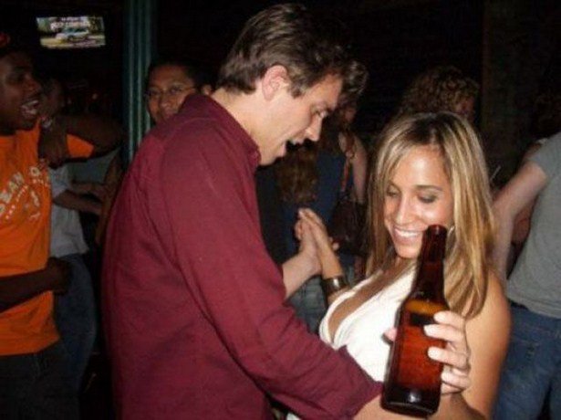 36 Times Guys Were Caught Taking a Peek