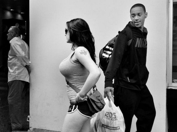 36 Times Guys Were Caught Taking a Peek