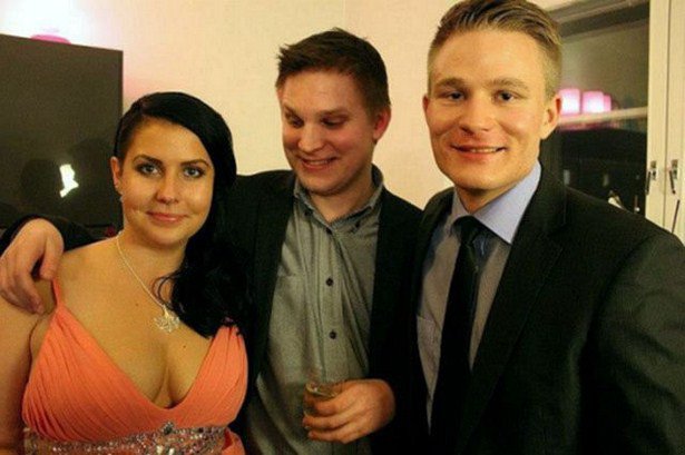 36 Times Guys Were Caught Taking a Peek