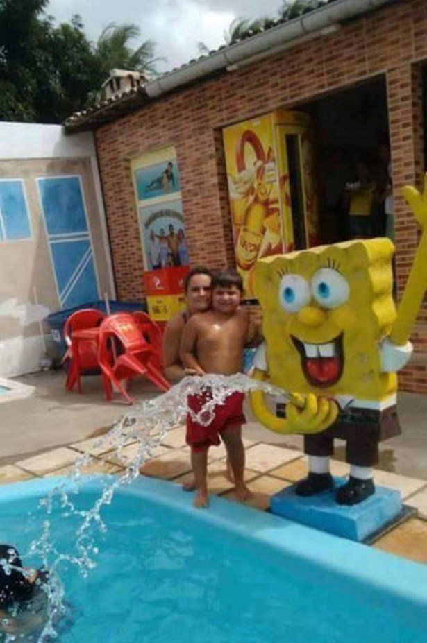 spongebob peeing pool - Hahi