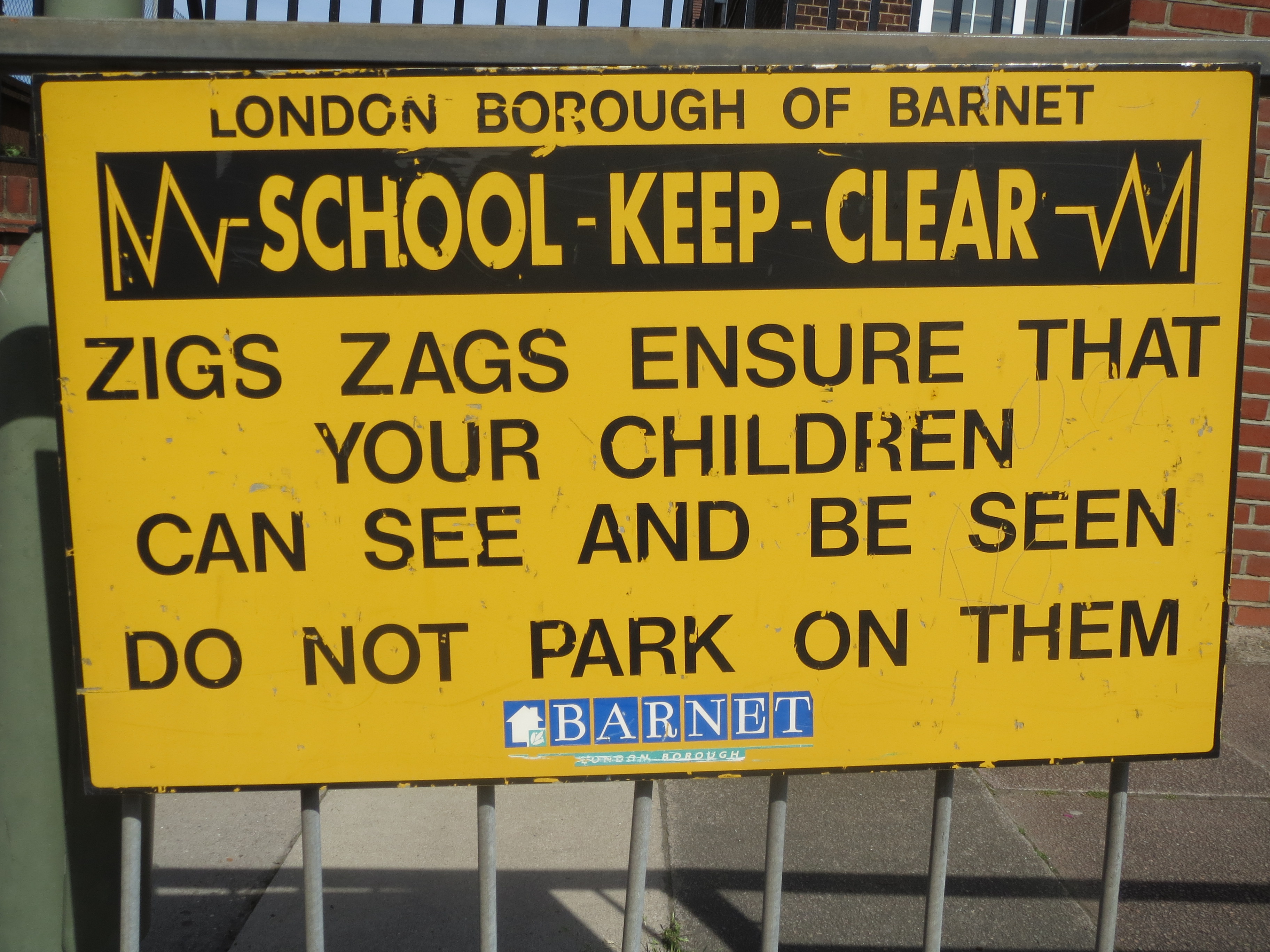 street sign - London Borough Of Barnet MSchoolKeepClearm Zig'S Zags Ensure That Your Children Can See And Be Seen Do Not Park On Them Barnet