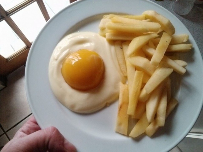 Eggs and French fries? Nope. Yogurt, a canned peach, and apple slices.
