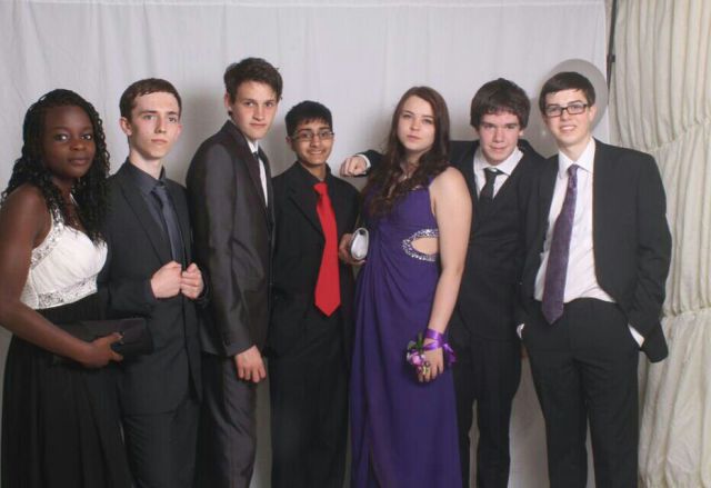 prom hover hand