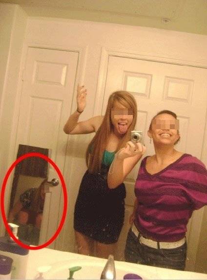 40 Times People Got Hilariously Photobombed By A Mirror!