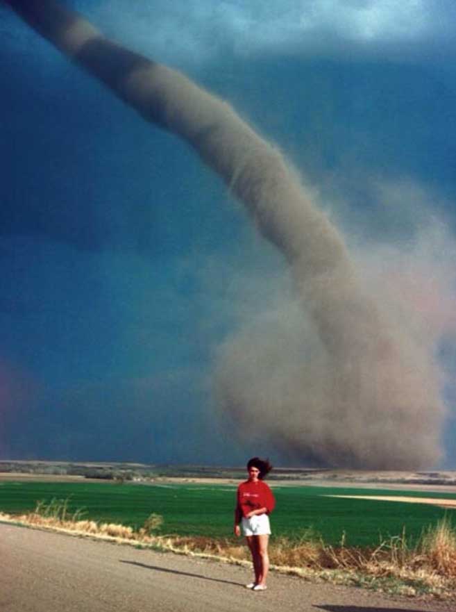 11 Most Awesome Tornado Photobombs!