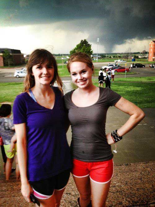 11 Most Awesome Tornado Photobombs!