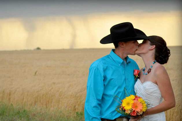 11 Most Awesome Tornado Photobombs!