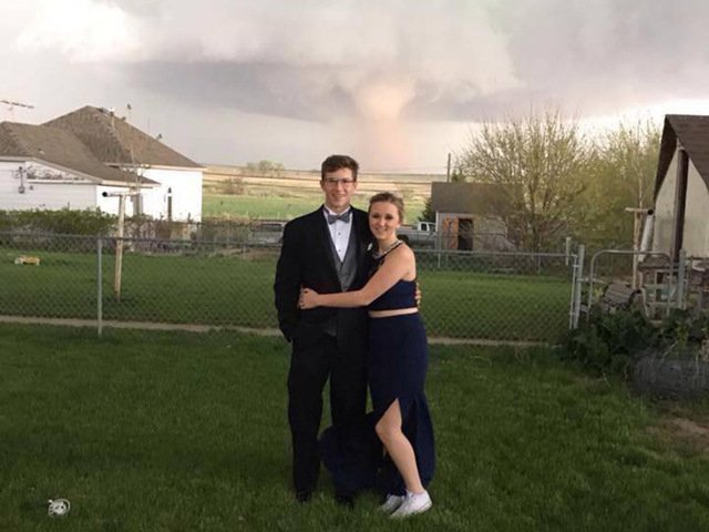 11 Most Awesome Tornado Photobombs!