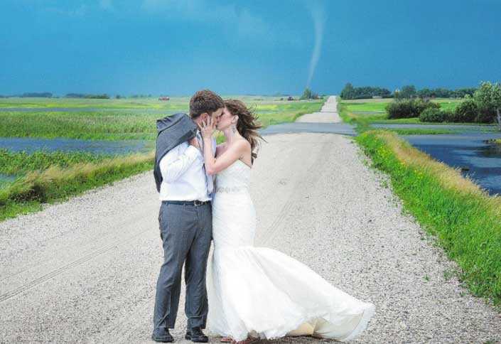 11 Most Awesome Tornado Photobombs!