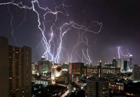 lightning strikes bangkok