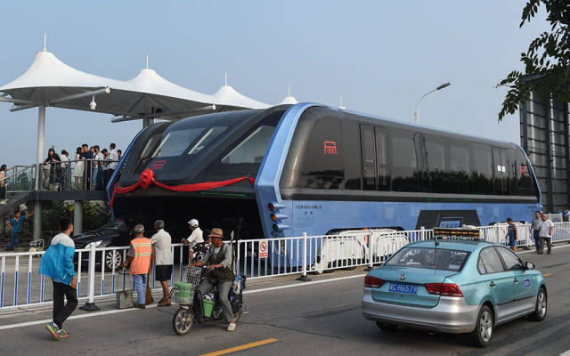 Transit Elevated Bus (TEB-1) is a guided bus that will run along a fixed route. Its passenger compartment will take the width of two traffic lanes. Its overall height is 4 to 4.5 m (13 ft 1 in to 14 ft 9 in). Vehicles lower than 2 m (6 ft 7 in) high will be able to pass underneath the bus, reducing the number of traffic jams caused by ordinary buses loading and unloading at bus stops. It can travel at up to 60 km/h (37.2 mph). The inaugural test of the bus was carried out on a 300 meter track in the city of Qinhuangdao, Hebei in August 2016.