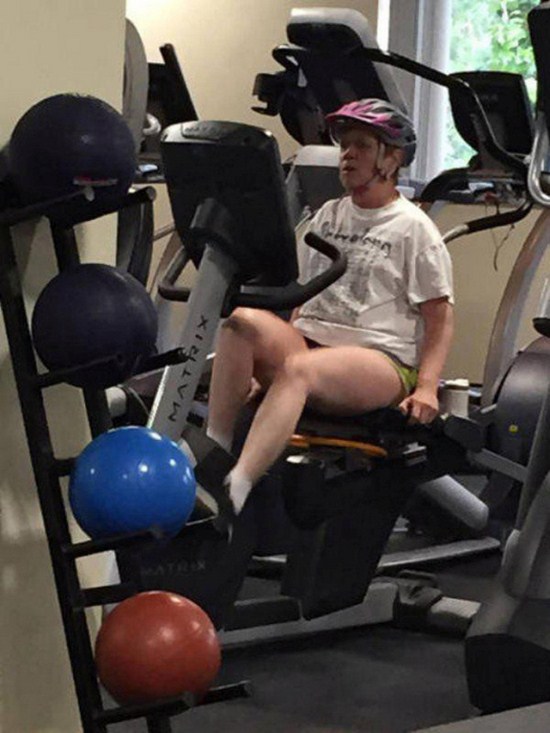 helmet on exercise bike - Lvw