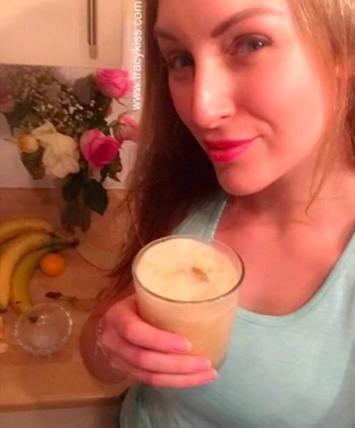 Would you try it for the sake of your health?

Here are a few pics of Tracy who assures that her smoothies keep her healthy and boost her mood: