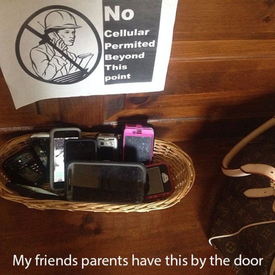 26 Funny AF Addicted To Smartphone Memes and Pics