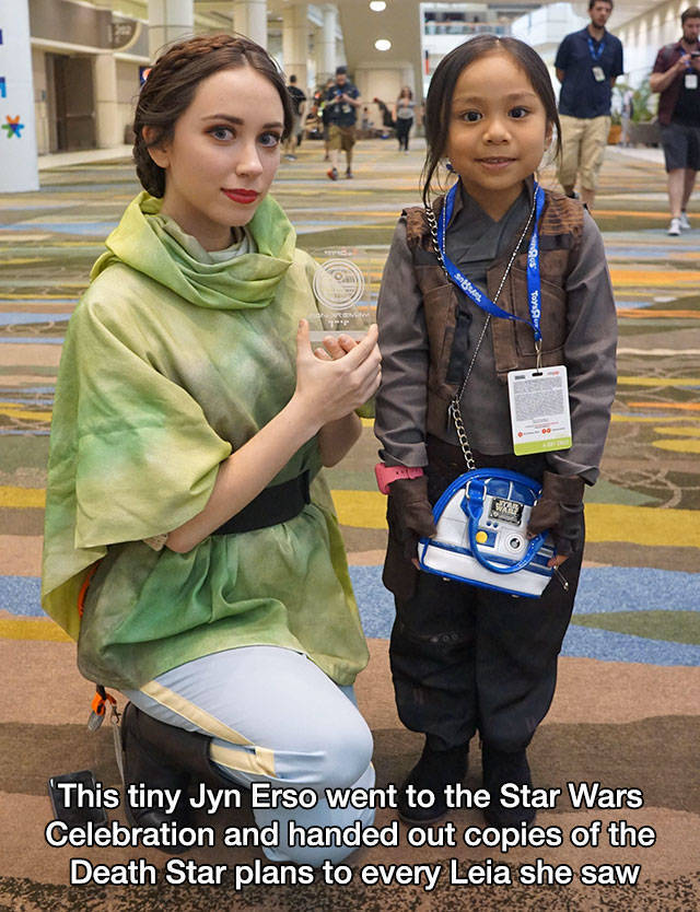 Cos Play of a young Jyn Erso that went around in the Star Wars convention and gave plans to the Death Star to all girls dressed as Leah.