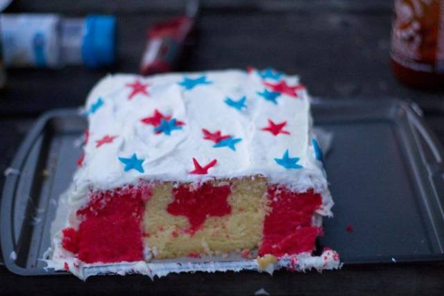 Cake of the American flag with the Canadian flag inside it.