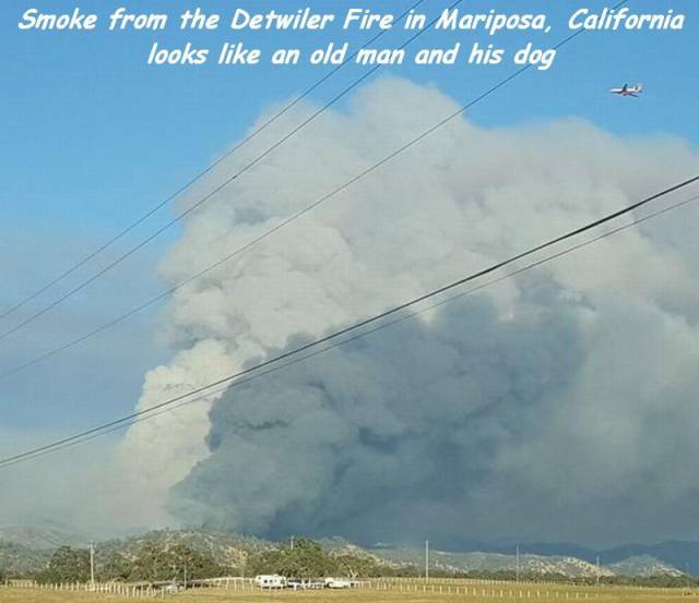 sky - Smoke from the Detwiler Fire in Mariposa, California looks an old man and his dog Denne I Hatec