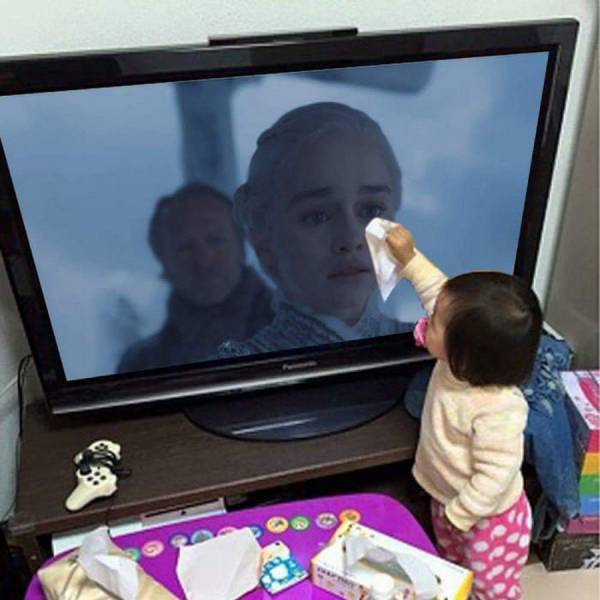 Little Chinese girl wipes away the tears from Daenerys as she cries over the death of her dragon.