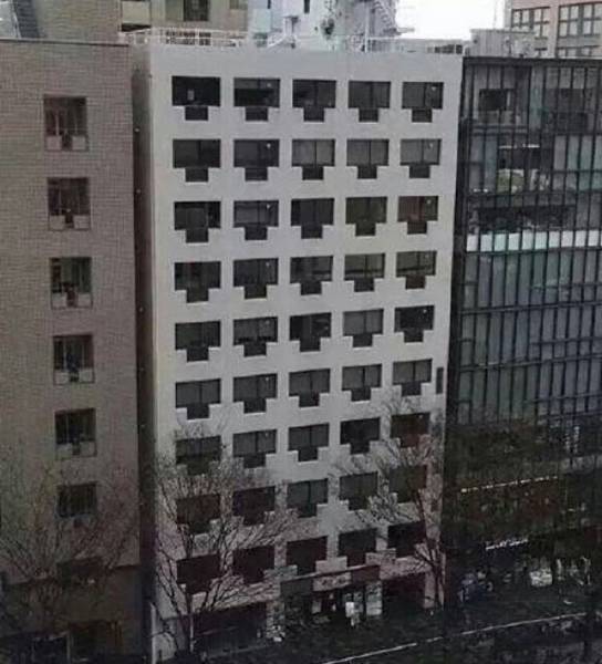 building that looks like some form of bug in tetris