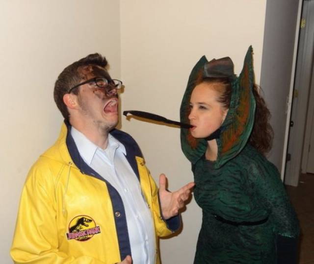 dennis nedry and dilophosaurus