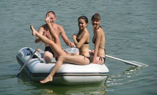 Optical illusion of 4 people on a boat that look like 3 with too many legs