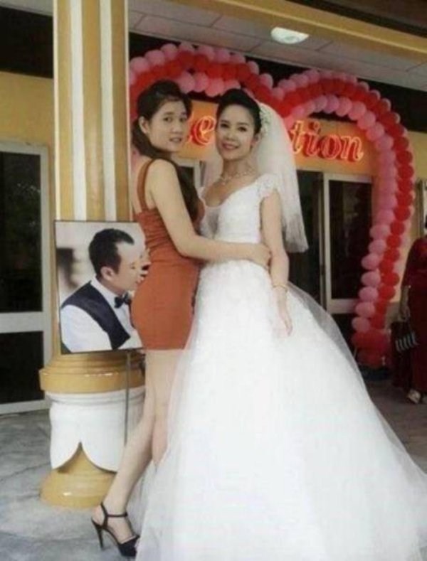 Picture of a bride with funny placement of grooms pic