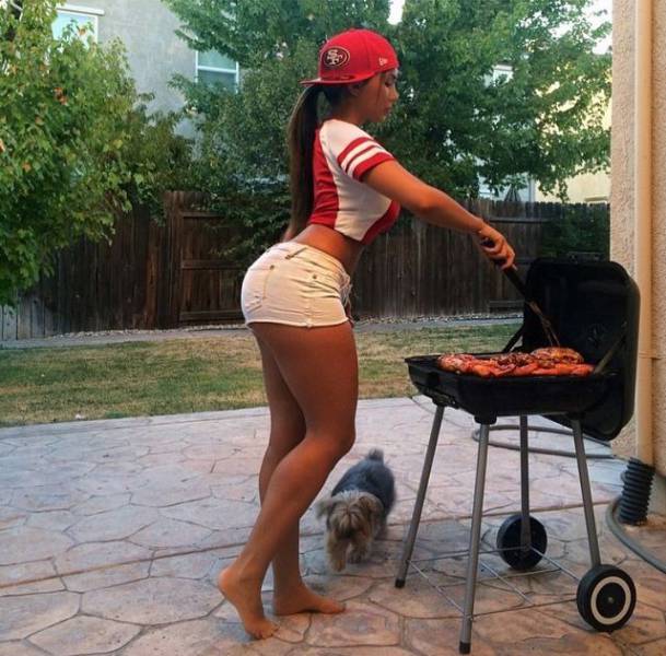 Hot Girls And Grills Made Summer Cookouts Rule