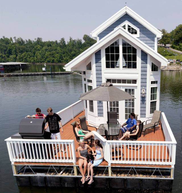 tiny house houseboat
