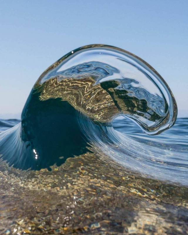 perfectly timed photo of a wave