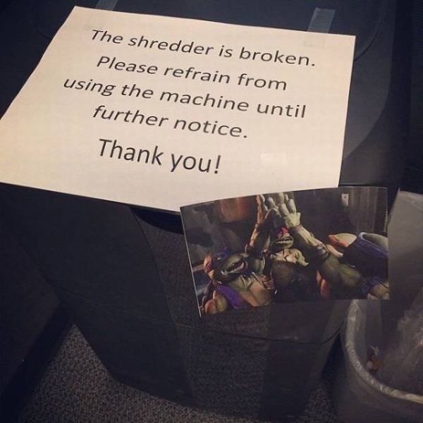 The shredder is broken. Please refrain from using the machine until further notice. Thank you!