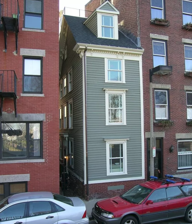 Spite Houses-Spite houses are easily the most petty thing someone has come up with. They’re specially constructed or modified buildings that have been designed to annoy your neighbours by either blocking light or restricting access to nearby buildings.