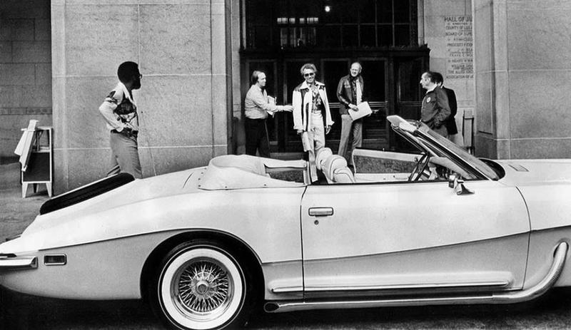 Evel Knievel leaving court after a felony conviction in 1977, Knievel pleaded guilty to a felony assault charge for the battering of television executive Sheldon Saltman with a baseball bat.