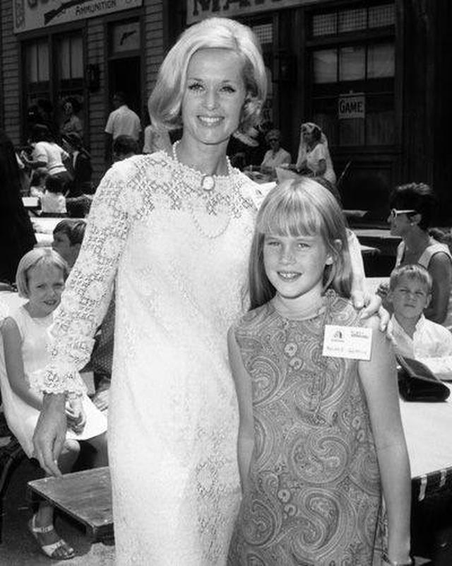 Tippi Hedren (The Birds) and her daughter, Melanie Griffith in 1968.