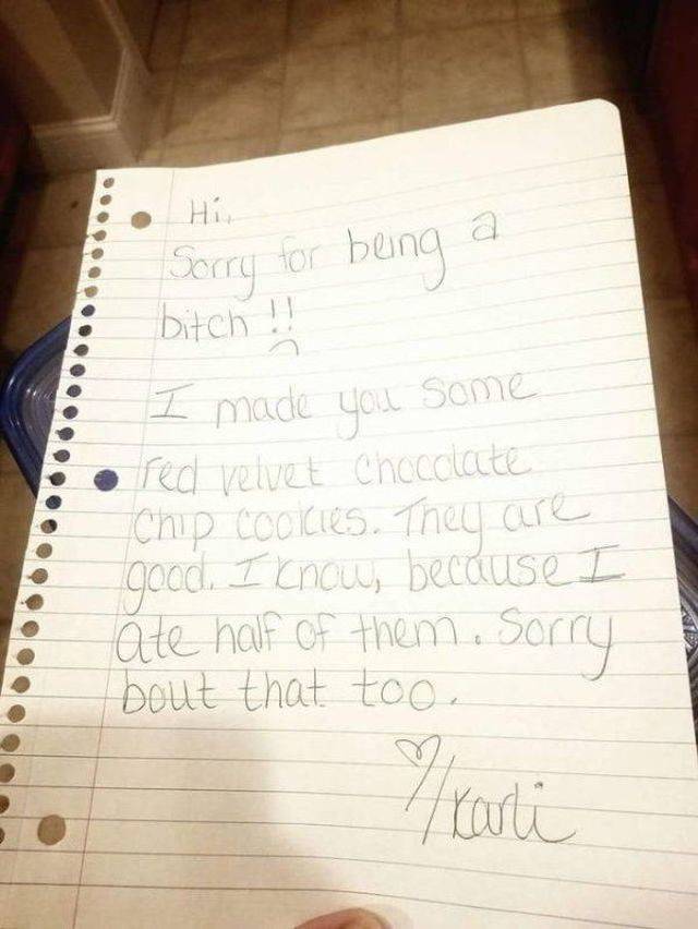 handwriting - Sorry for being a bitch !! I made you some red velvet Chocolate chup cookies. They are good. I know, because I ate half of them. Sorry bout that too. A Karli
