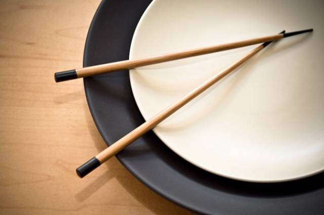 Consecotaleophobia

For people with this fear, spoons, forks, and knives are the usual weapons of choice when tackling sushi because they’re terrified of chopsticks. The idea of picking up two pieces of wood as an instrument of eating gives them a ton of anxiety