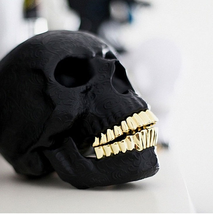 random pic gold tooth skull