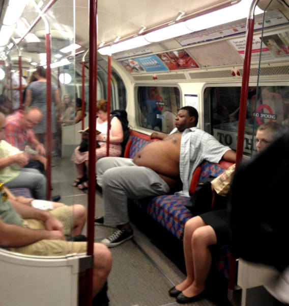 london underground funny people - Looking
