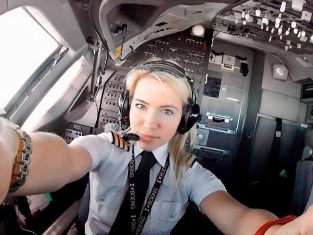 Meet Eva Claire Marseille (@flywitheva). The 31-year-old currently has over 33.7k Instagram followers.