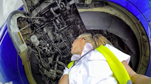 The Canary Islands-based pilot knows the ins and outs of a Boeing 737. Literally.