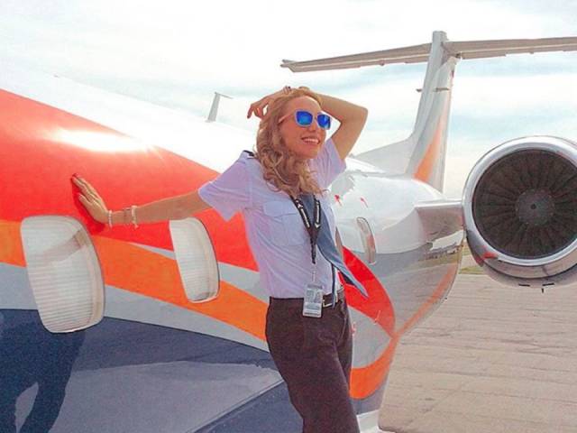 Also killing it on Instagram is pilot Alejandra Manríquez (@babywingz_pilot).