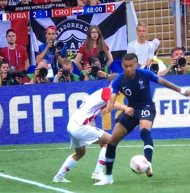 perfectly timed photo of world cup final and one of the players appears to be grabbing the crotch of another player