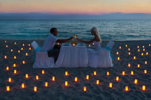 romantic dinner sea