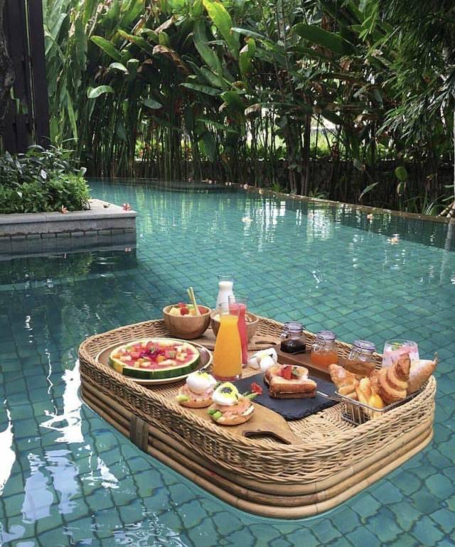 bali breakfast in pool