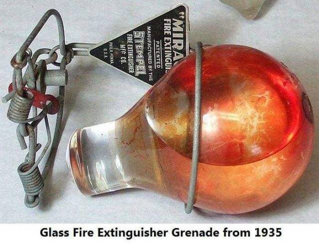 use a fire extinguisher - Mira Fire Extingui Patented Manufactured By The Stempel Fire Extinguisher Mfg Co. Glass Fire Extinguisher Grenade from 1935 Puila Fenka Esa