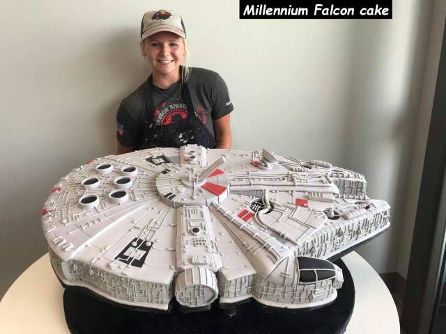 millennium falcon cake - Millennium Falcon cake
